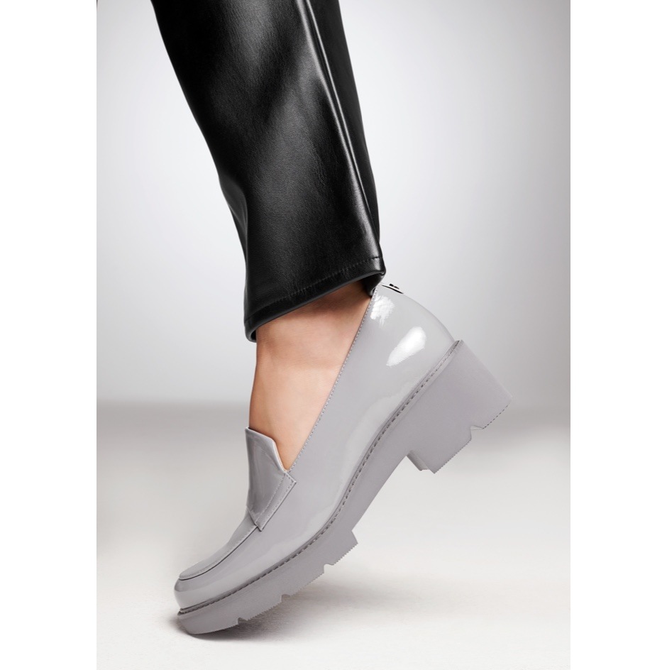 darry lug sole loafer in titanium grey patent leather