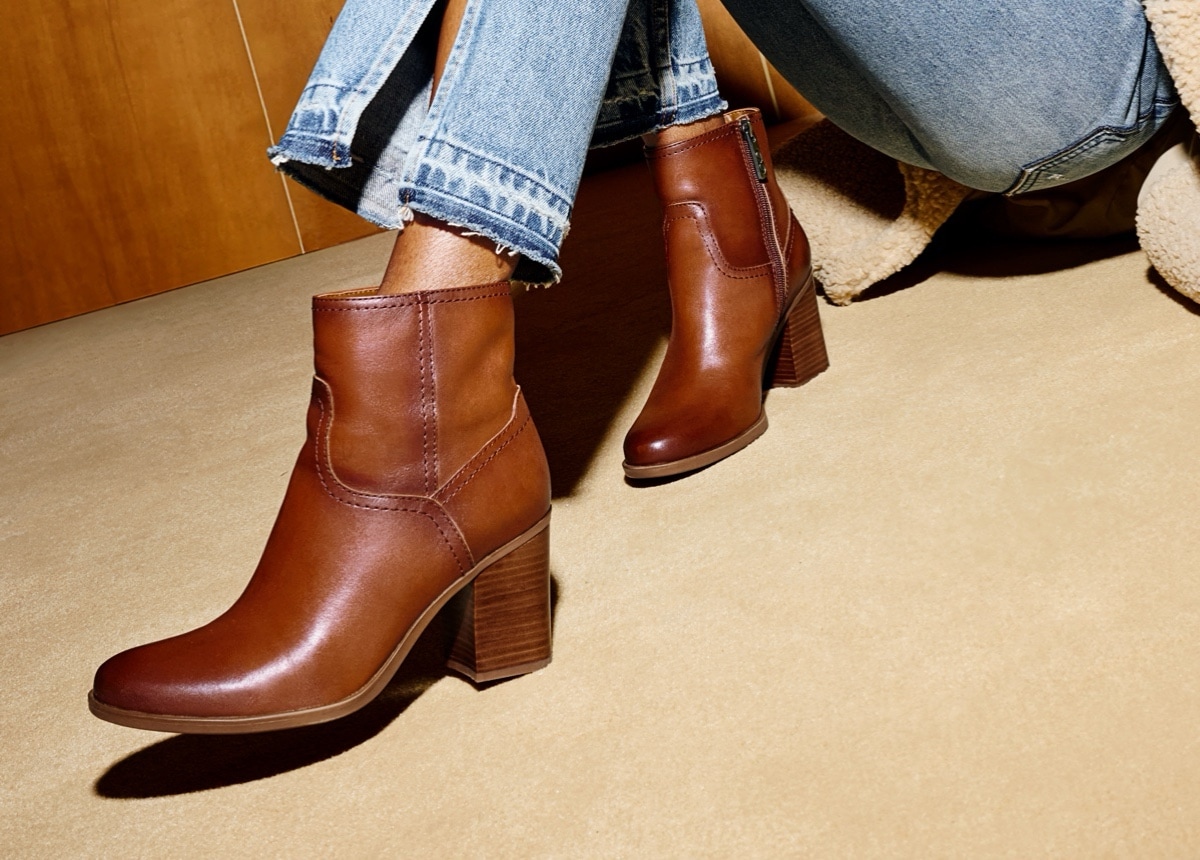 Who sells naturalizer shoes 2025