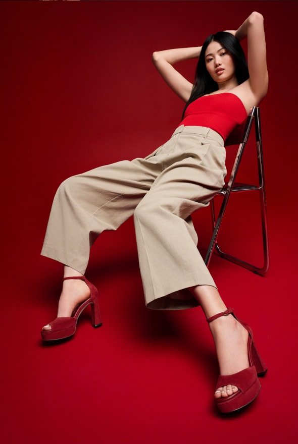 Delphie in heartsflame red