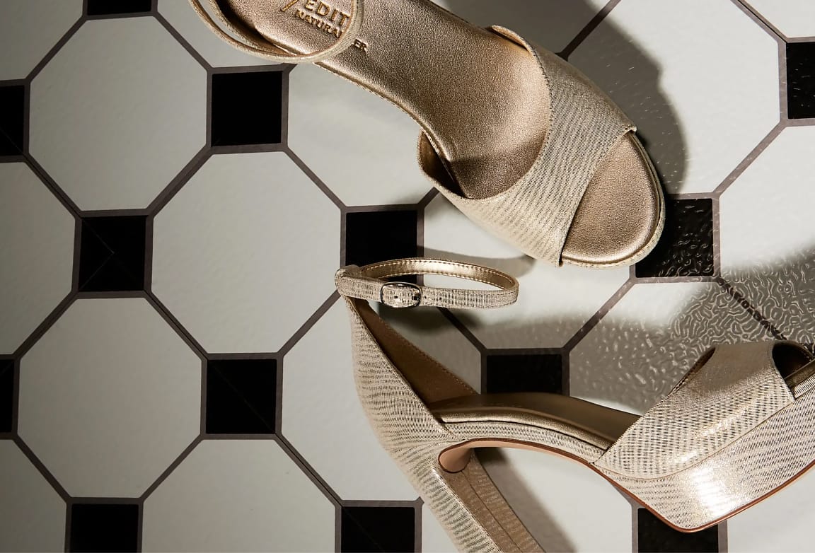 Delphie metallic on a checkered background