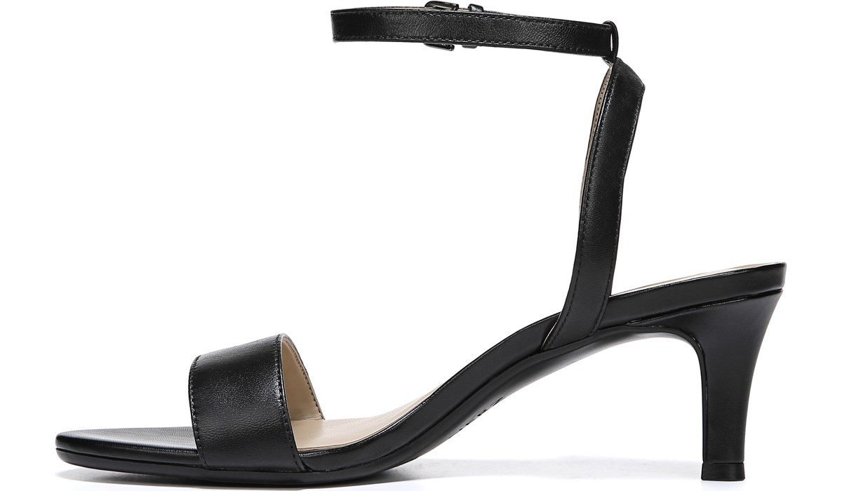 naturalizer hattie sandal