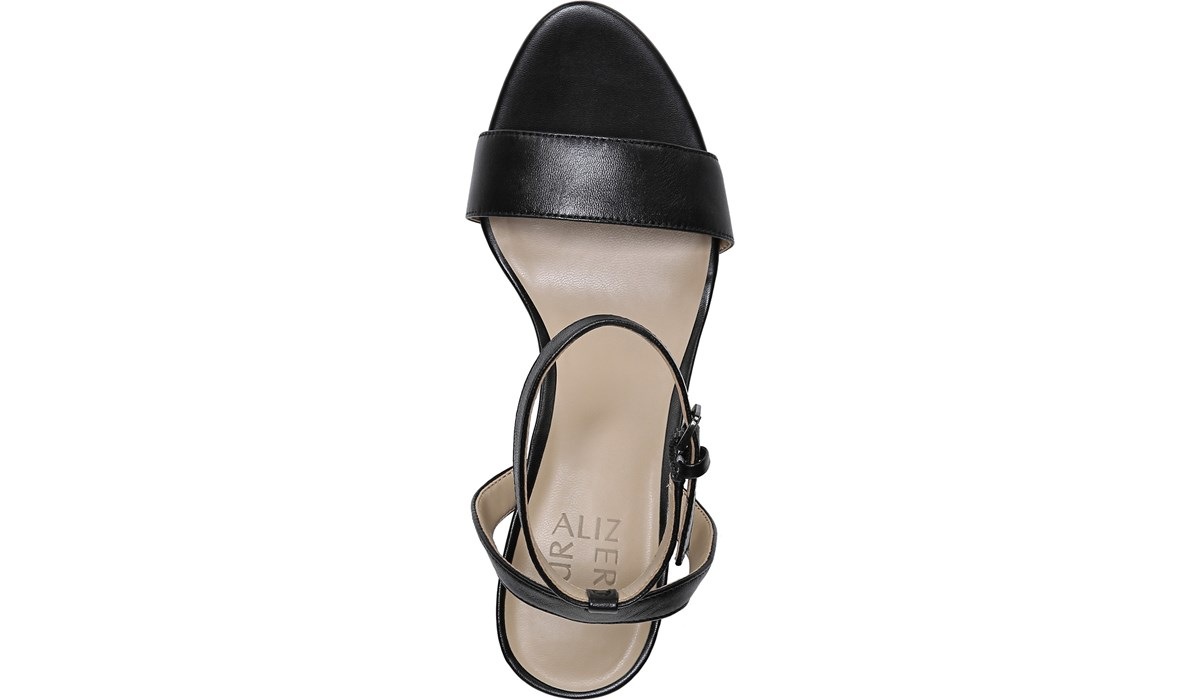 naturalizer hattie sandal