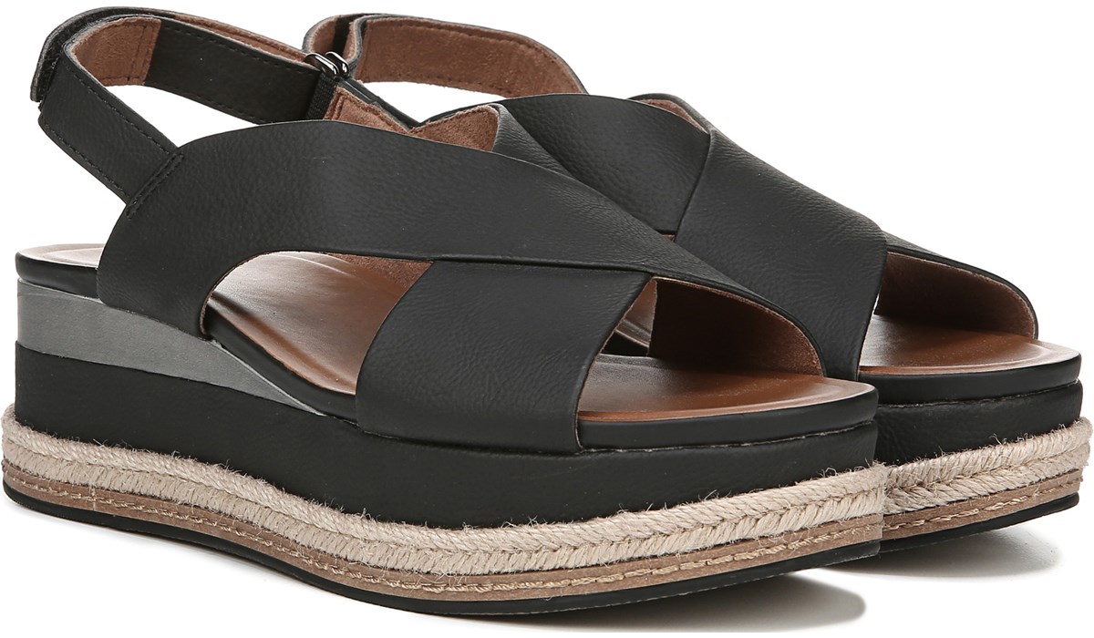 naturalizer walking sandals