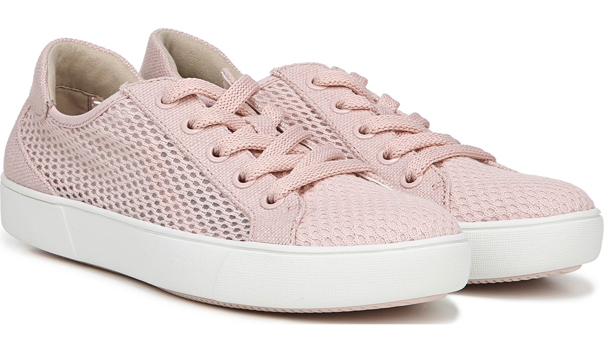 white naturalizer shoes