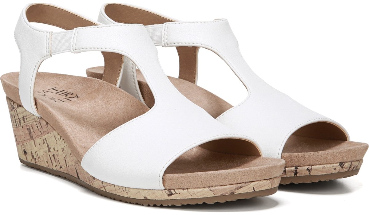 naturalizer narrow sandals