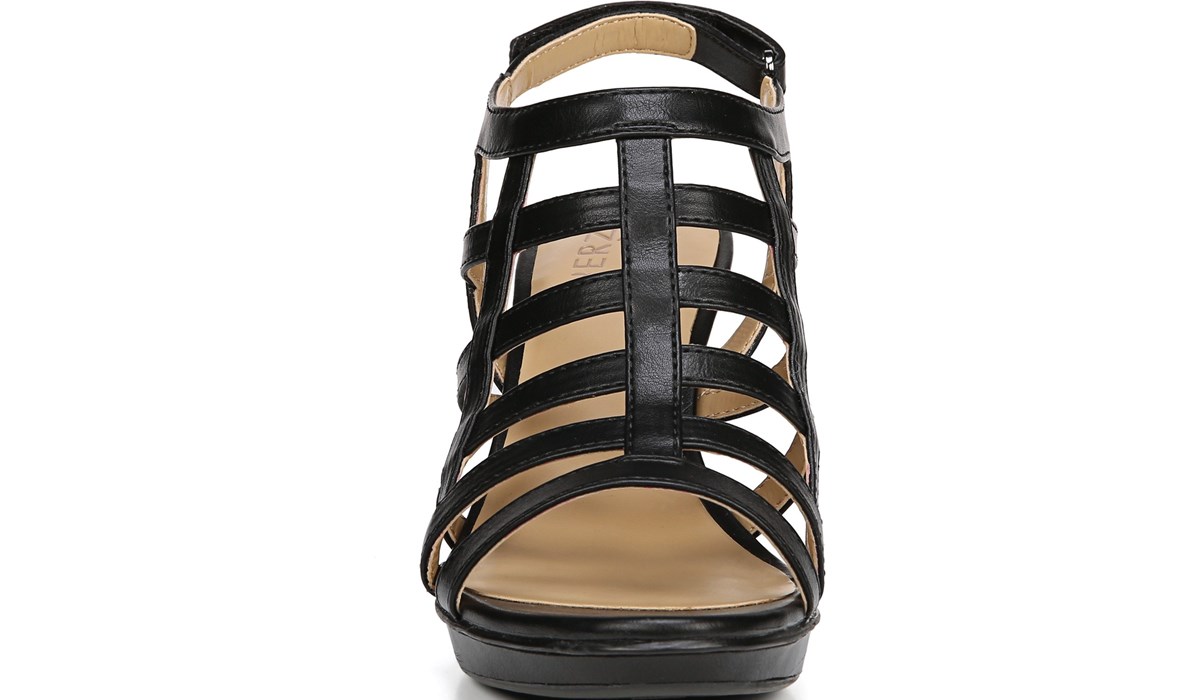 naturalizer daphne platform sandal