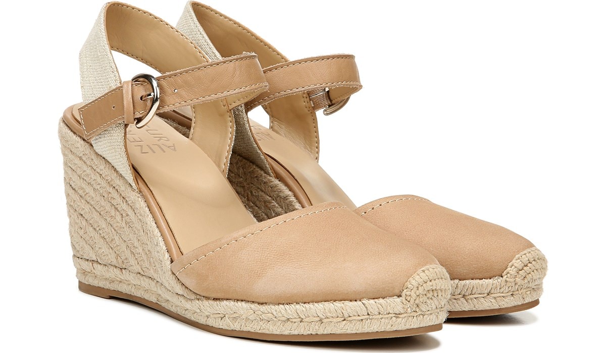 naturalizer tan heels