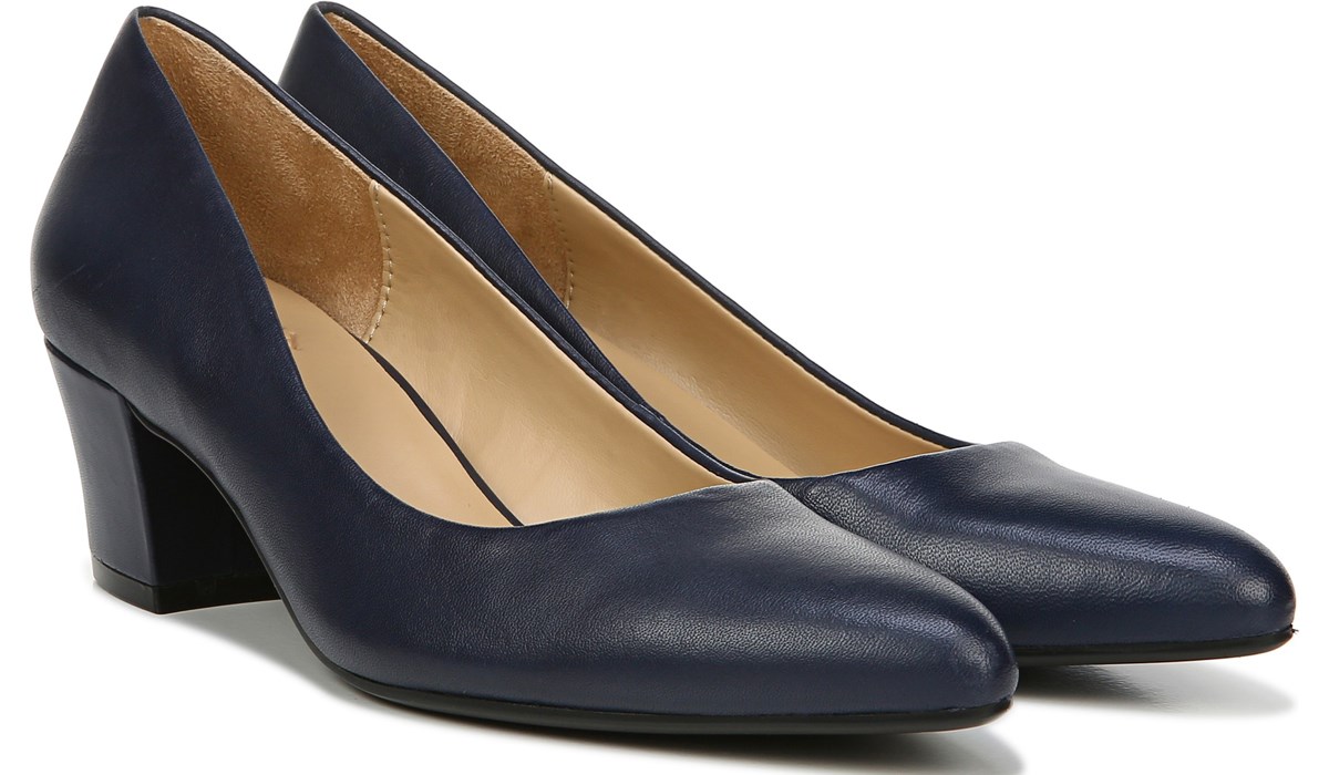 naturalizer navy pumps