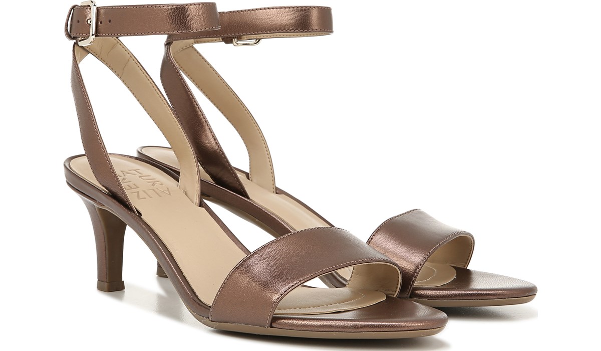 naturalizer wide heels