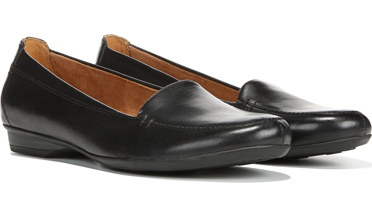 naturalizer saban flats