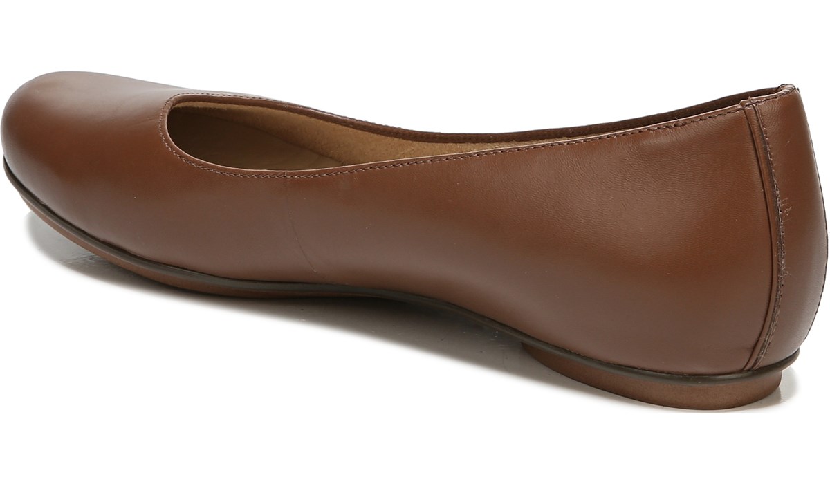 naturalizer true colors maxwell flat