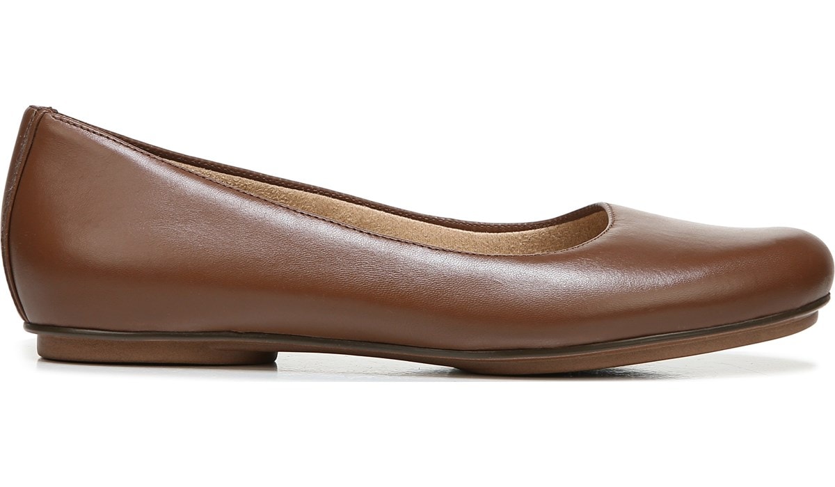 naturalizer true colors maxwell flat
