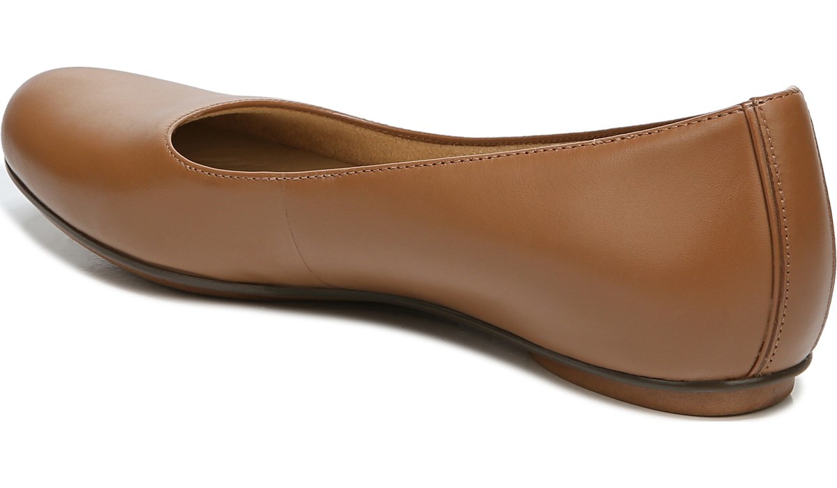 naturalizer true colors maxwell flat