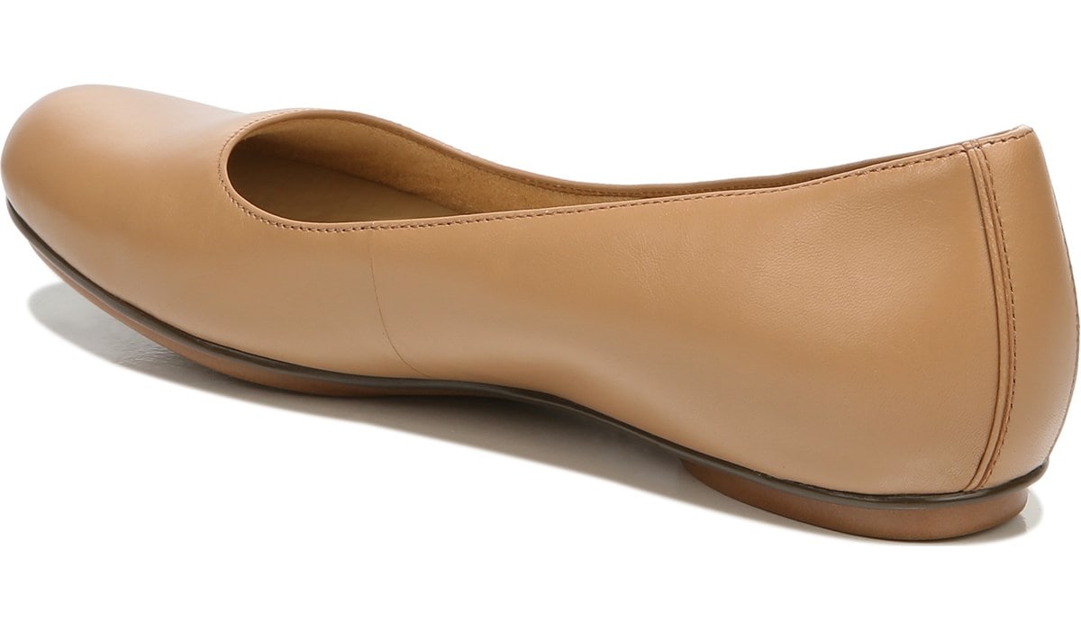 naturalizer true colors maxwell flat