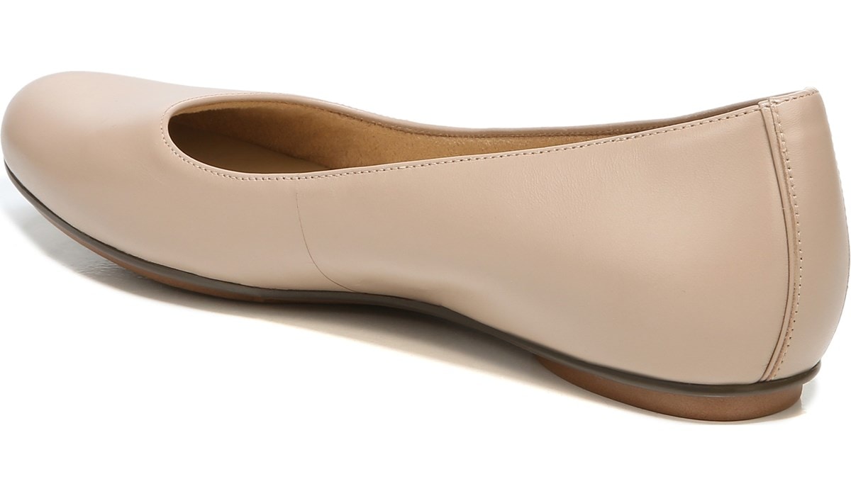 naturalizer true colors maxwell flat