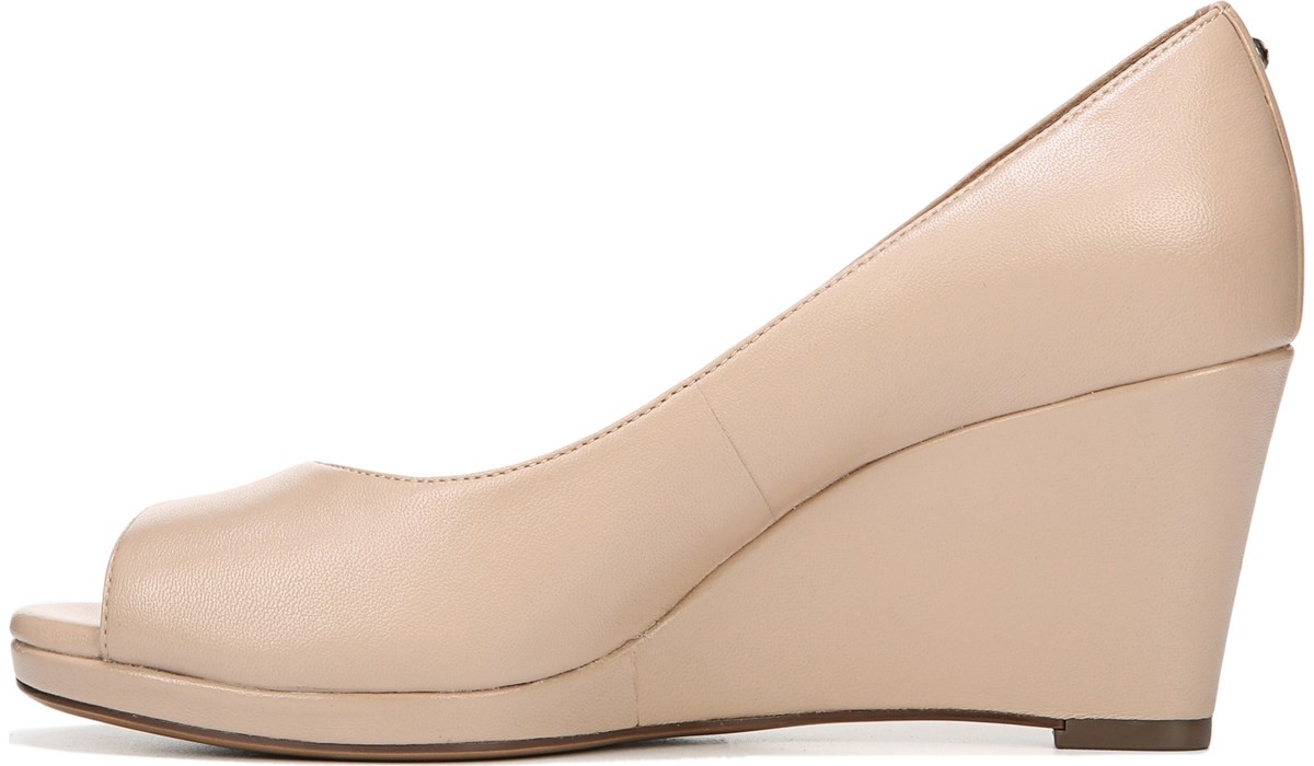 olivia peep toe wedge naturalizer