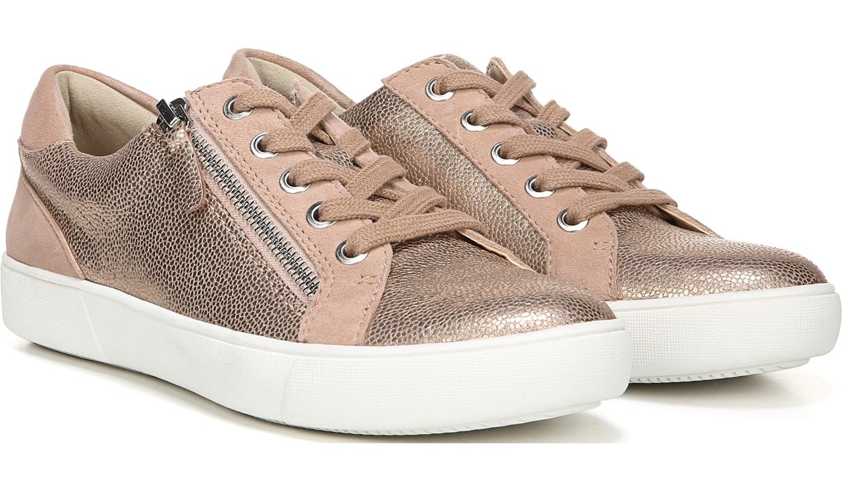 naturalizer walking shoes