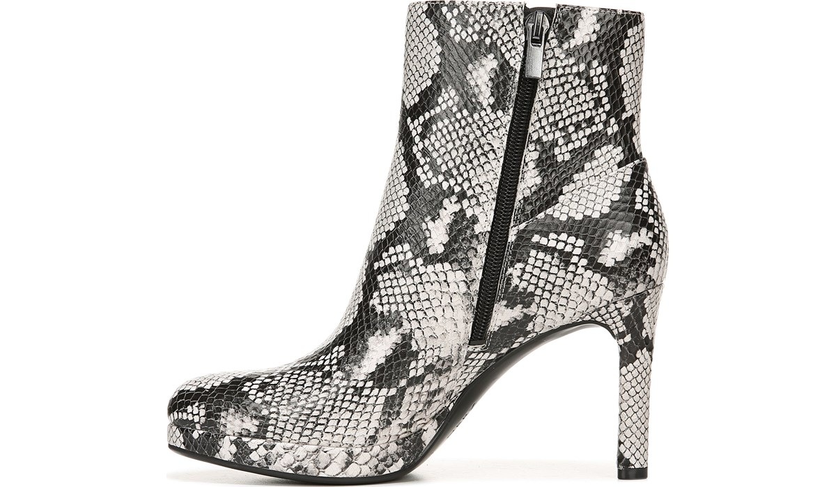 naturalizer tiana platform boot