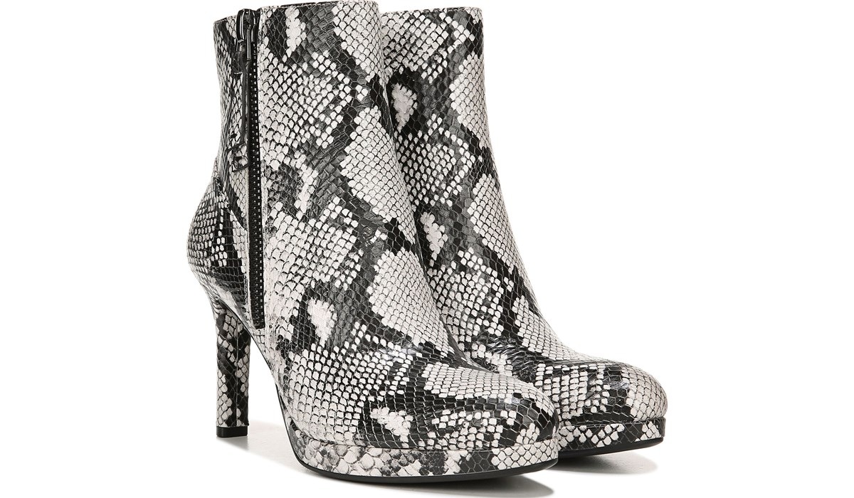 naturalizer tiana platform boot