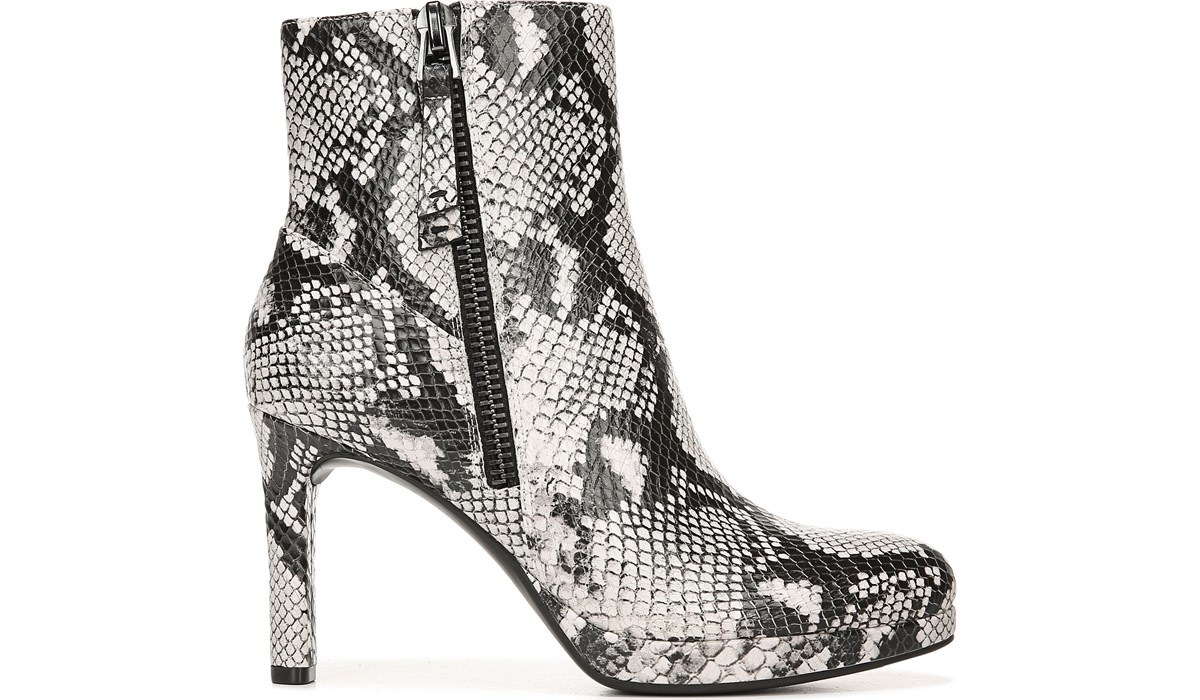 naturalizer tiana platform boot