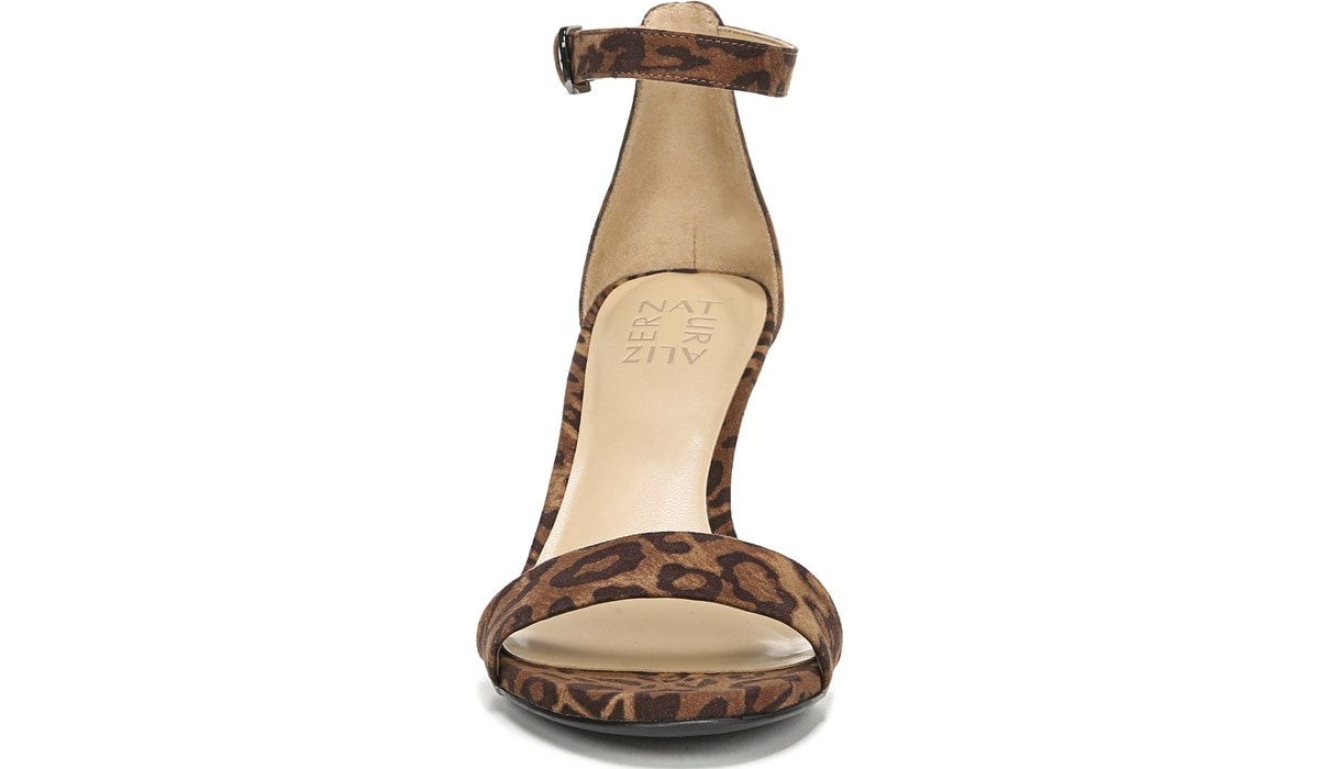 naturalizer leah