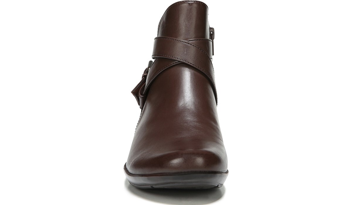 cassandra naturalizer boots