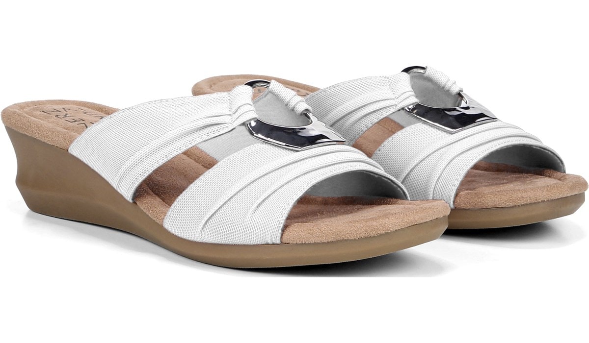 naturalizer gigi sandals