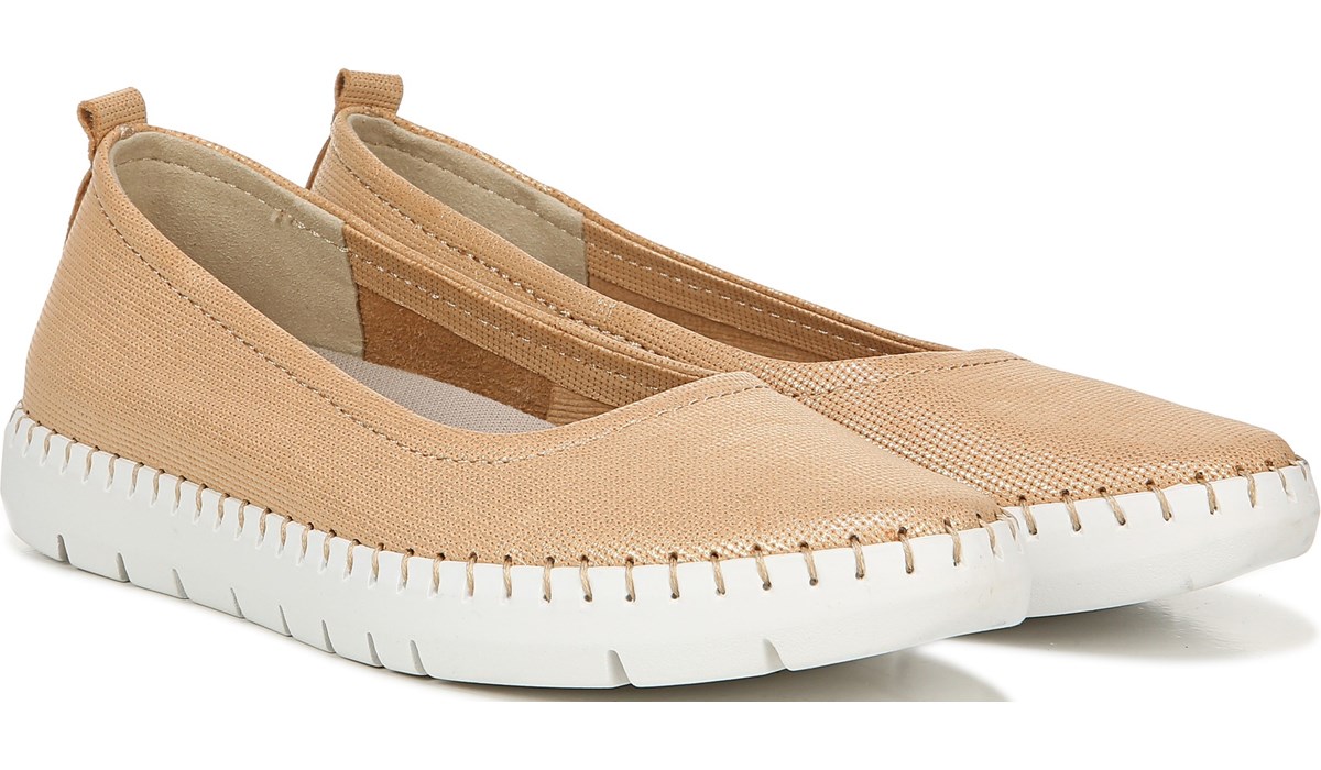 naturalizer premium outlets