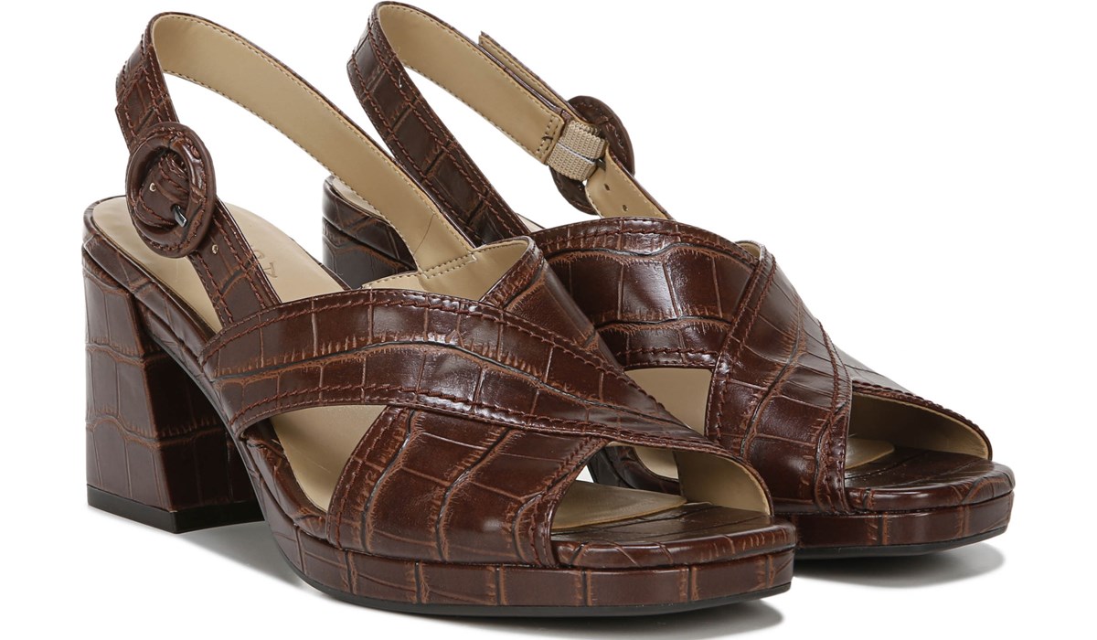 naturalizer slip on sandals