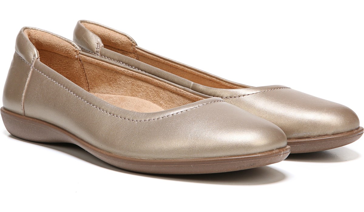 naturalizer nude flats