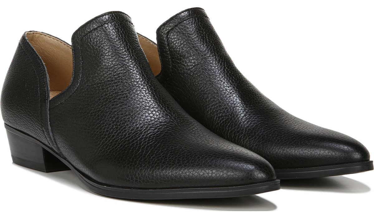 where are naturalizer shoes made