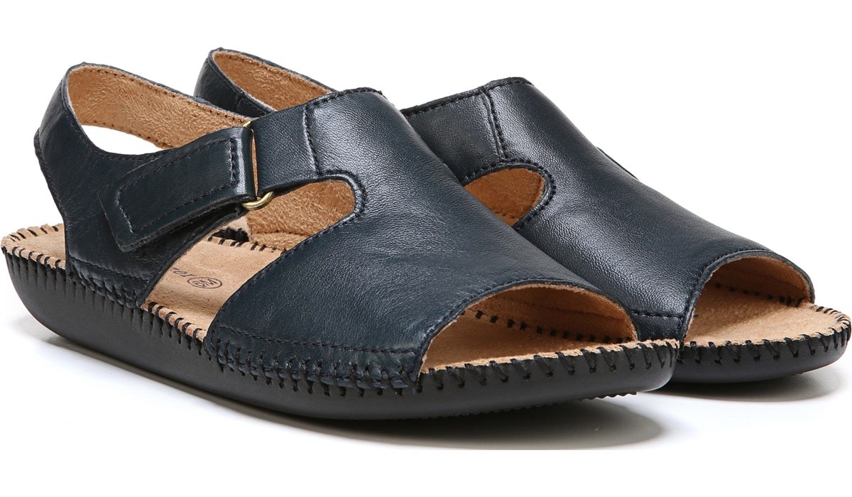 Naturalizer Scout in Navy Leather 