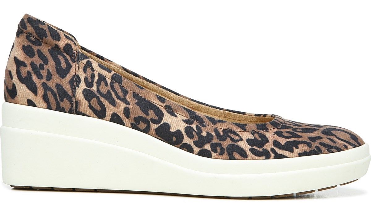 naturalizer sam wedge