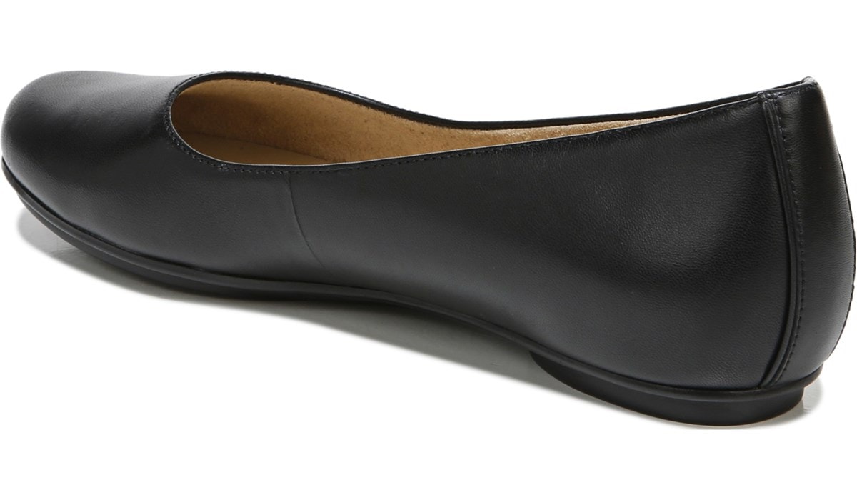 naturalizer true colors maxwell flat