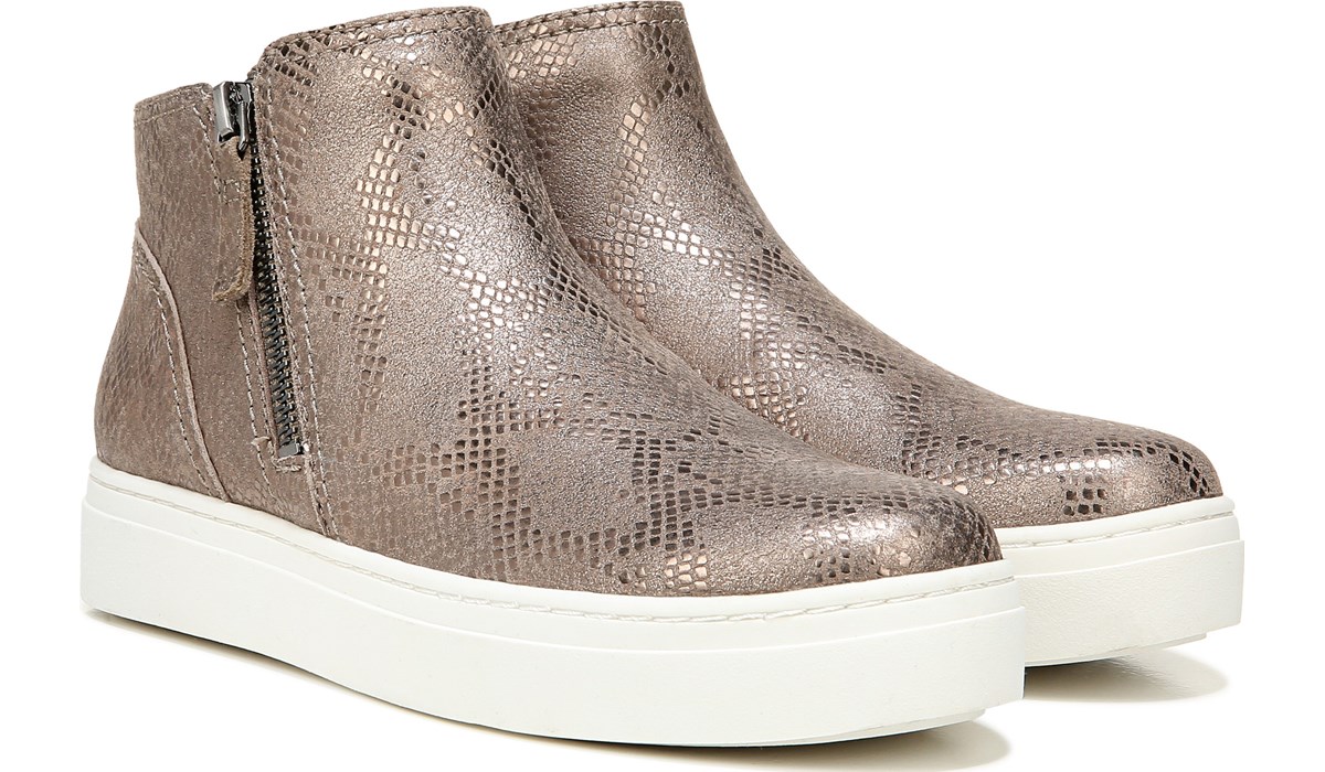naturalizer slip on