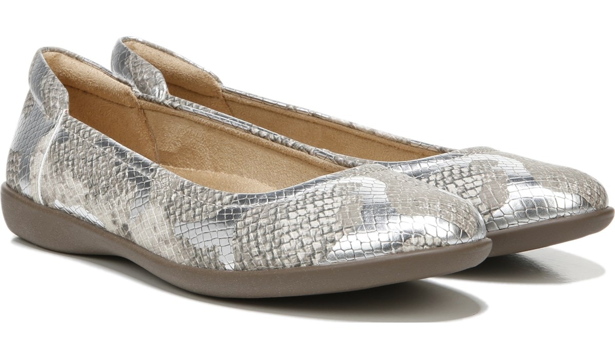 naturalizer flexy flats
