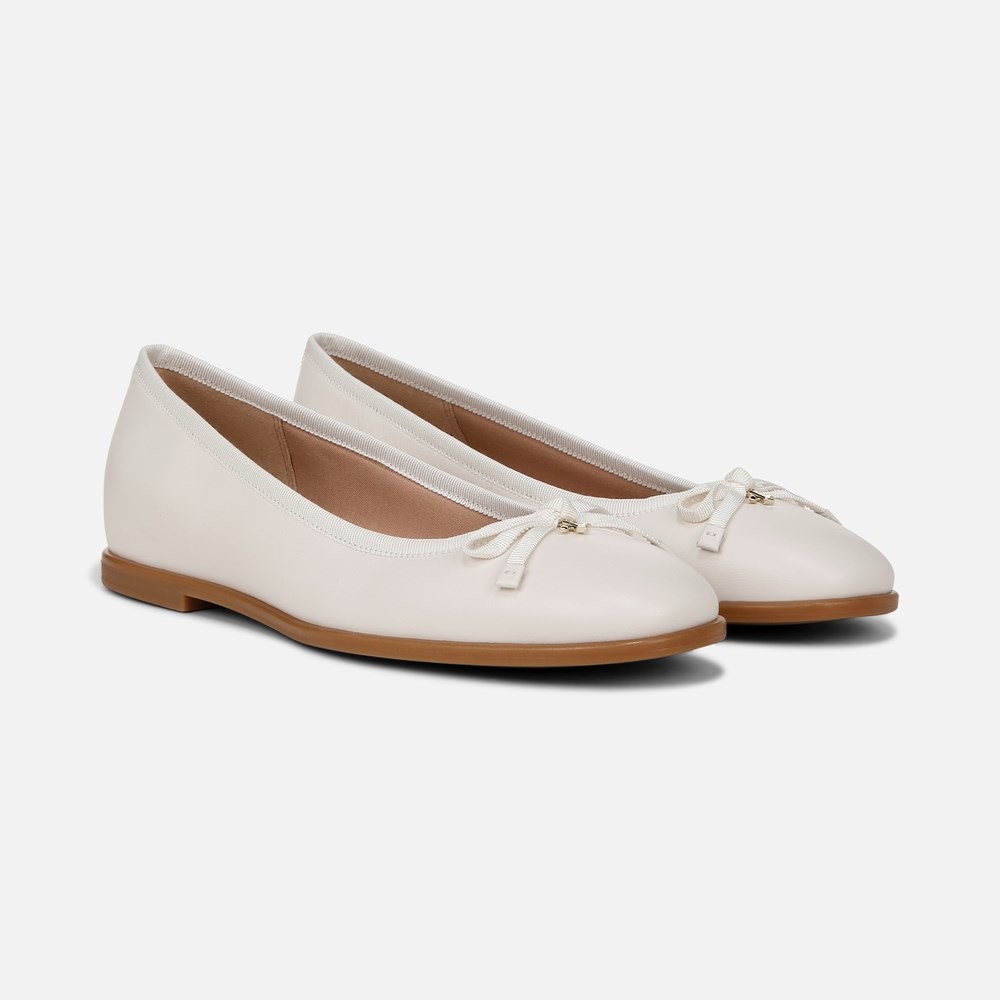 Naturalizer ballet flats 2025